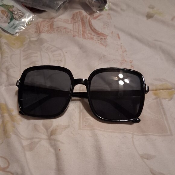 VERY COOL VINTAGE MENS SUNGLASSES - Picture 1 of 1